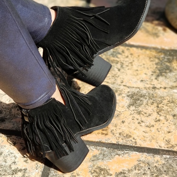NEW BLACK FAUX SUEDE FRINGE ANKLE BOOTIES - Picture 2 of 5